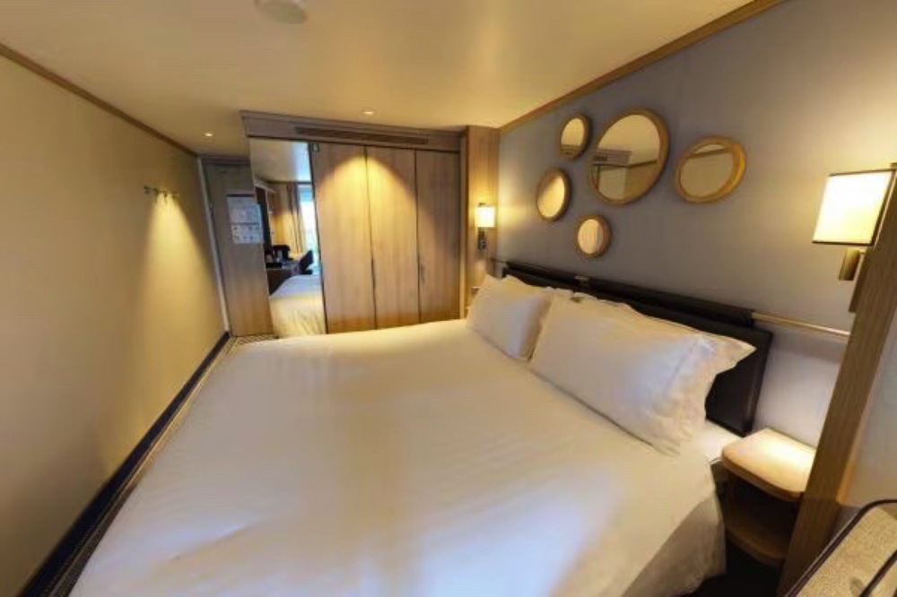 Conservatory Mini-Suite